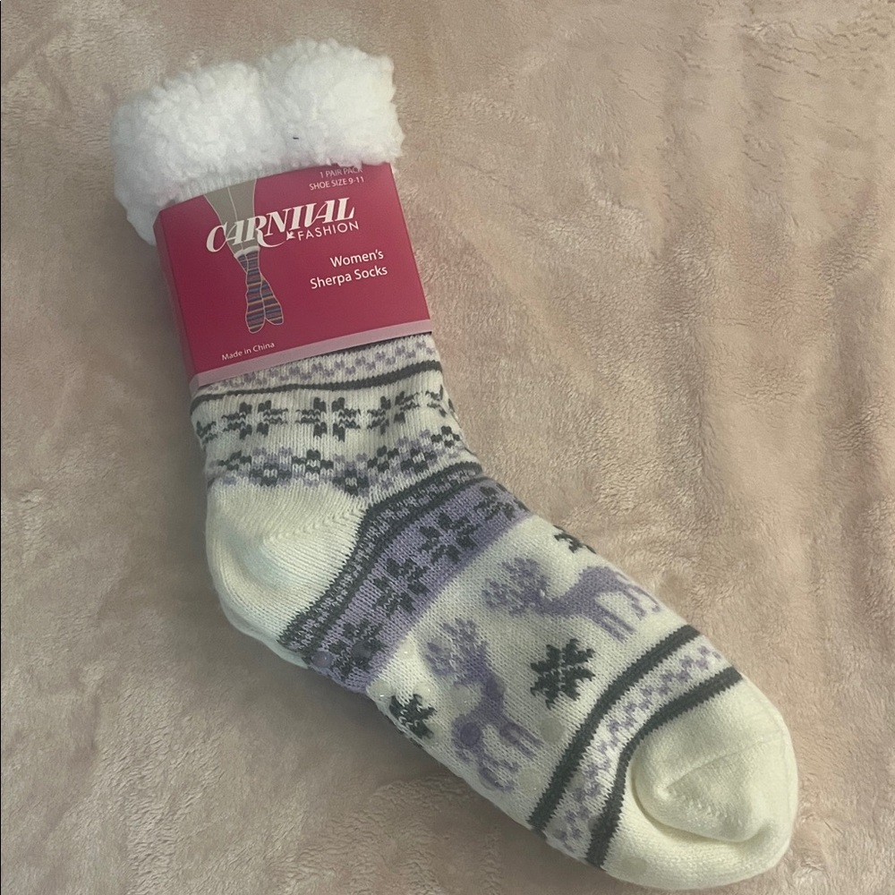 NWT Carnival Fashion Women's Sherpa Socks - White and Purple